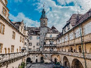 Gartenkunst und Pferdestärken: Schloss Langenburg